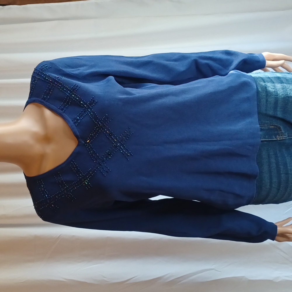 East5th Womens Sweater. V neck Size Medium